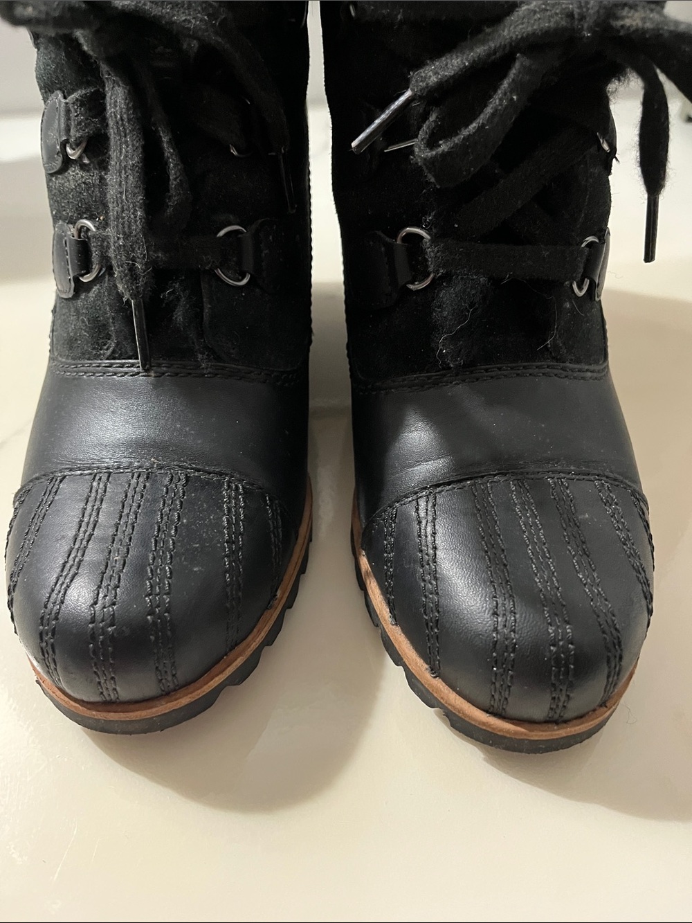 UGG Black Wedge Lace-Up Ankle Boots with Faux Fur Trim - size 9 1/2 - Picture 3 of 12